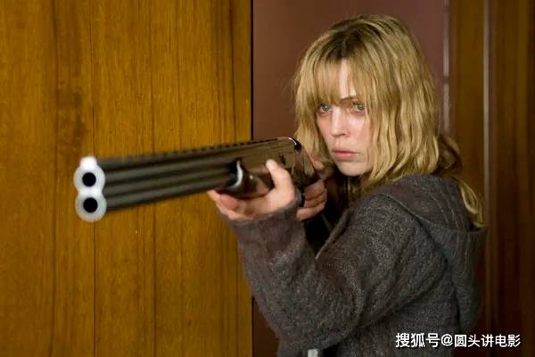 目前热映电影口碑榜，《功夫女足》排在最后，《八仙！》只能第二